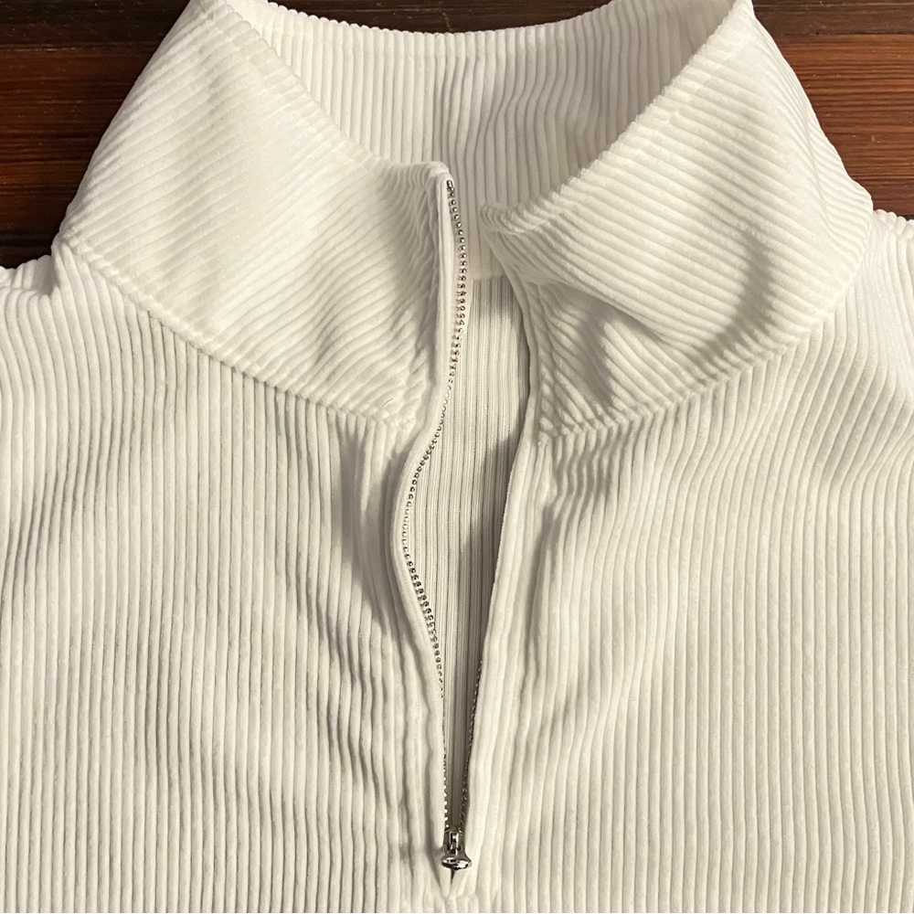 Walker & Grey Mens medium/large White Ribbed Half-Zip Mock Neck Sweater